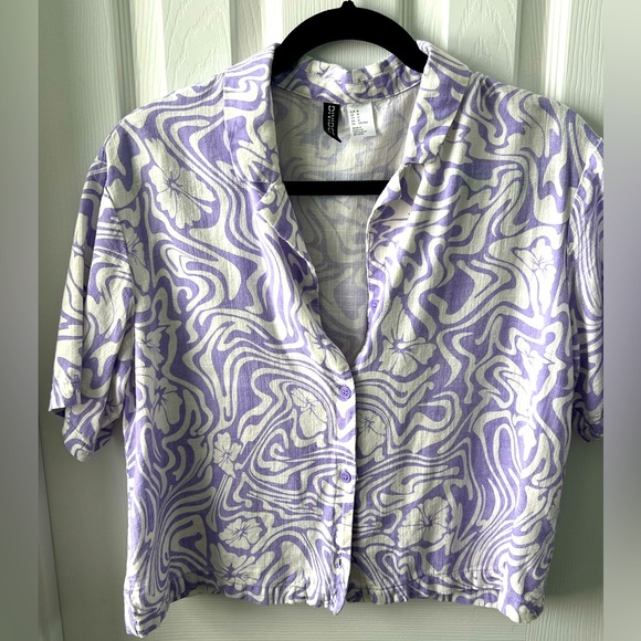 H&M Resort Style Button Down Shirt, Size M - Picture 2 of 9